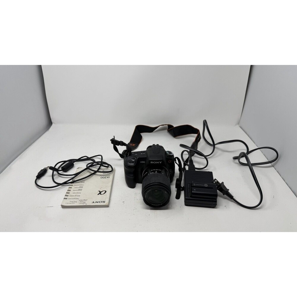 Sony Alpha DSLR-A200 10.2MP Digital SLR Camera 18-70mm Zoom Lens battery w/2GB